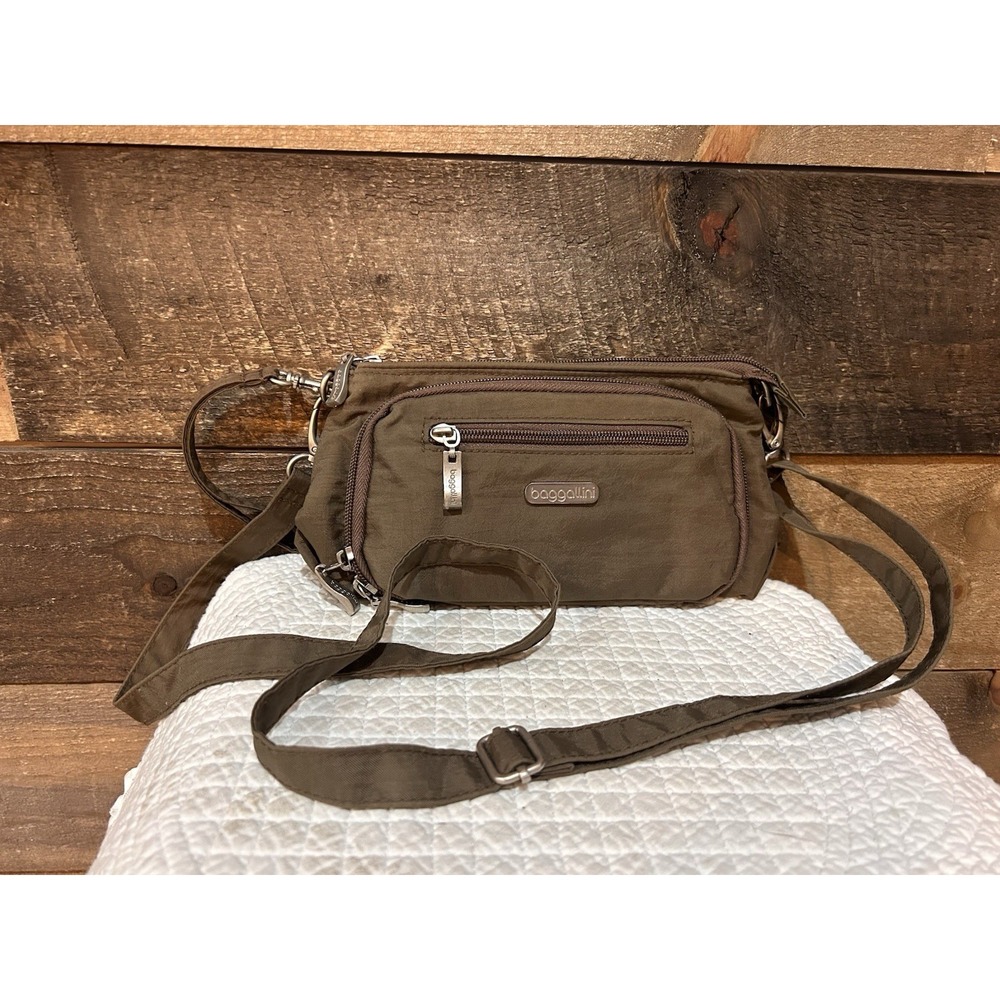 Baggallini Small Crossbody Wristlet Travel Wallet Bag Brown Blue Inside
